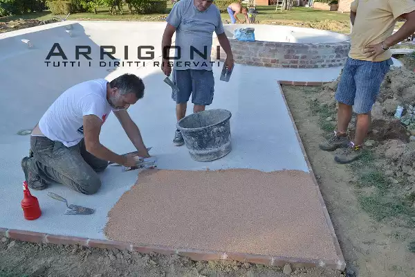 Posa rivestimento sabbia e resina